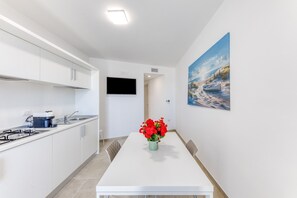 Fridge, microwave, stovetop, coffee/tea maker