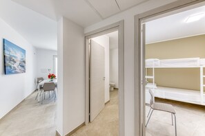 2 bedrooms, iron/ironing board, bed sheets