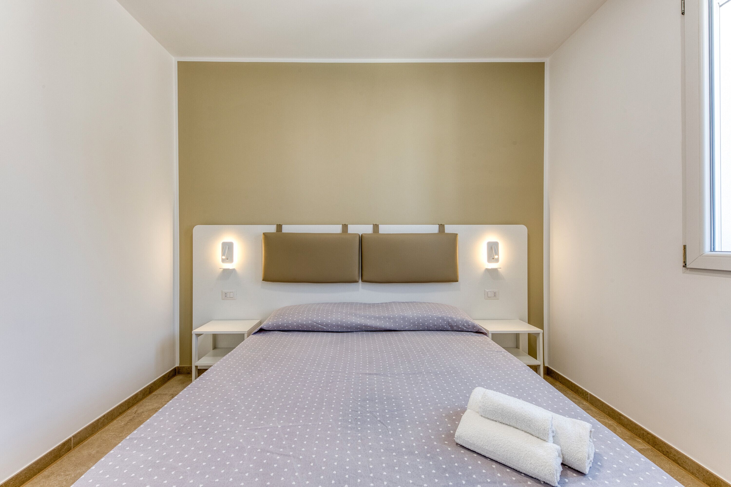 2 slaapkamers, een strijkplank/strijkijzer, beddengoed