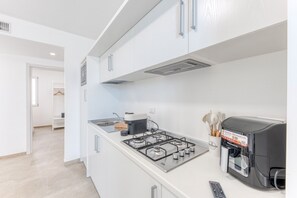 Fridge, microwave, stovetop, coffee/tea maker