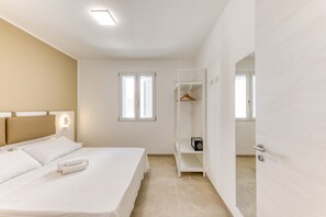 2 bedrooms, iron/ironing board, bed sheets