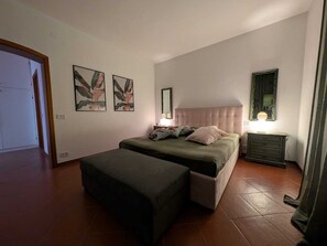 3 bedrooms, WiFi, bed sheets, wheelchair access