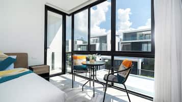 3 habitaciones, tabla de planchar con plancha, internet y ropa de cama