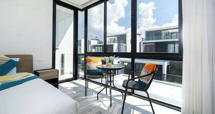 Pleasant villa with AC in Thalang