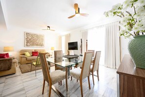 Dining - YOUR RETREAT WITH GOLF, SUN AND POOL.  (Alhaurin el Grande)