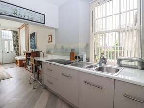 Cookware/dishes/utensils