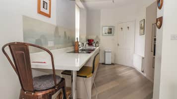 Cookware/dishes/utensils