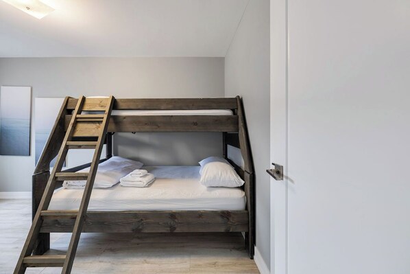 218 Crosswinds Blvd, Unit 14 - Pets Allowed | Free WiFi, bed sheets
