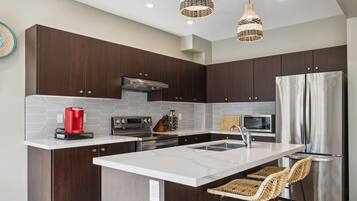 218 Crosswinds Blvd, Unit 7 - No Pets Allowed | Private kitchen | Full-size fridge, microwave, oven, stovetop