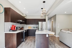 218 Crosswinds Blvd, Unit 7 - No Pets Allowed | ์ ์ฉ ์ฃผ๋ฐฉ | ๋์ฉ๋ ๋์ฅ๊ณ , ์ ์๋ ์ธ์ง, ์ค๋ธ, ์ฟกํ
