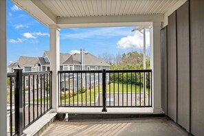 218 Crosswinds Blvd, Unit 9 - Pets Allowed | 陽台