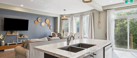 218 Crosswinds Blvd, Unit 7 - No Pets Allowed | Living area