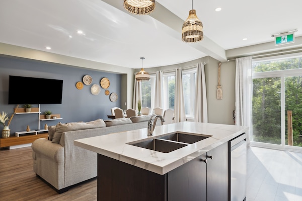 218 Crosswinds Blvd, Unit 7 - No Pets Allowed | Living area