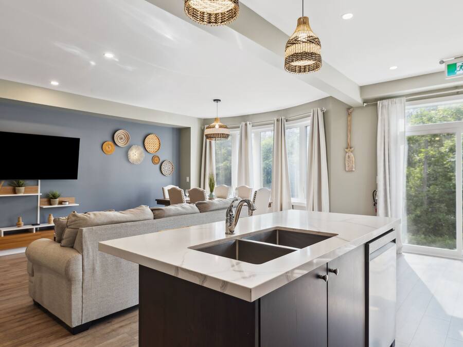 218 Crosswinds Blvd, Unit 7 - No Pets Allowed | Living area