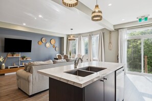 218 Crosswinds Blvd, Unit 7 - No Pets Allowed | Aire de séjour