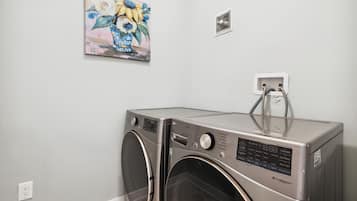 218 Crosswinds Blvd, Unit 7 - No Pets Allowed | Laundry