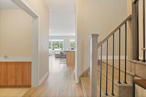 218 Crosswinds Blvd, Unit 10 - Pets Allowed | Wohnbereich