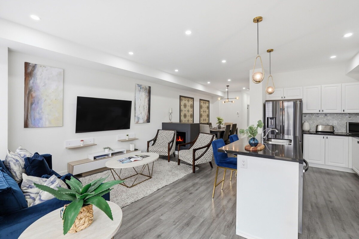 218 Crosswinds Blvd, Unit 3 - Pets Allowed | Living room
