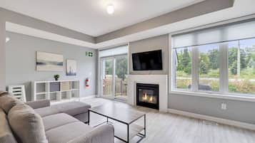 218 Crosswinds Blvd, Unit 14 - Pets Allowed | Living area