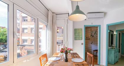 3 bedroom apartment 15' from Barcelona center and 8' walking from the beach