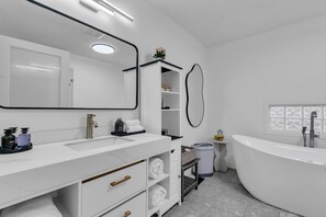Dusche, Whirlpool, Haartrockner, Bidet