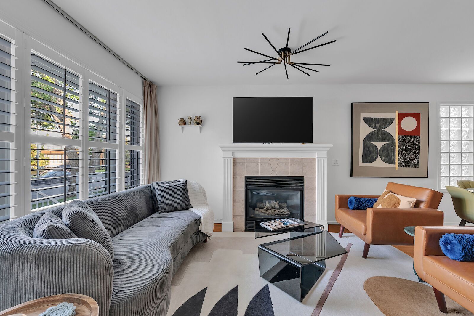 TV, fireplace