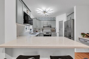 ميكروويف، فرن، موقد طهي مسطح، غسالة أطباق