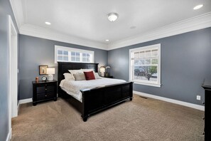 6 bedrooms, travel cot, WiFi, bed sheets