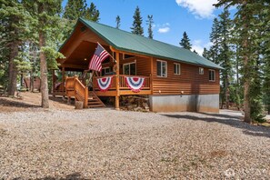 Exterior - The Hilltop Hideaway  w/ Private Hot Tub & Deck! (Duck Creek Village)