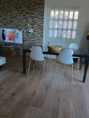 Dining - House near Cayón beach, razo and baldayo.ideal for group of people. (A Coruña)