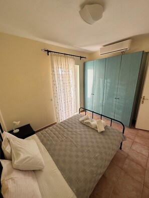 WiFi, bed sheets