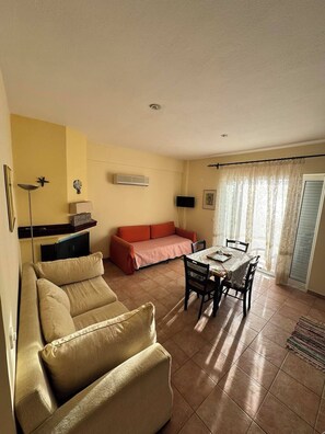 Living area - Seafront Breathtaking View Private Apartment (Neos Marmaras)