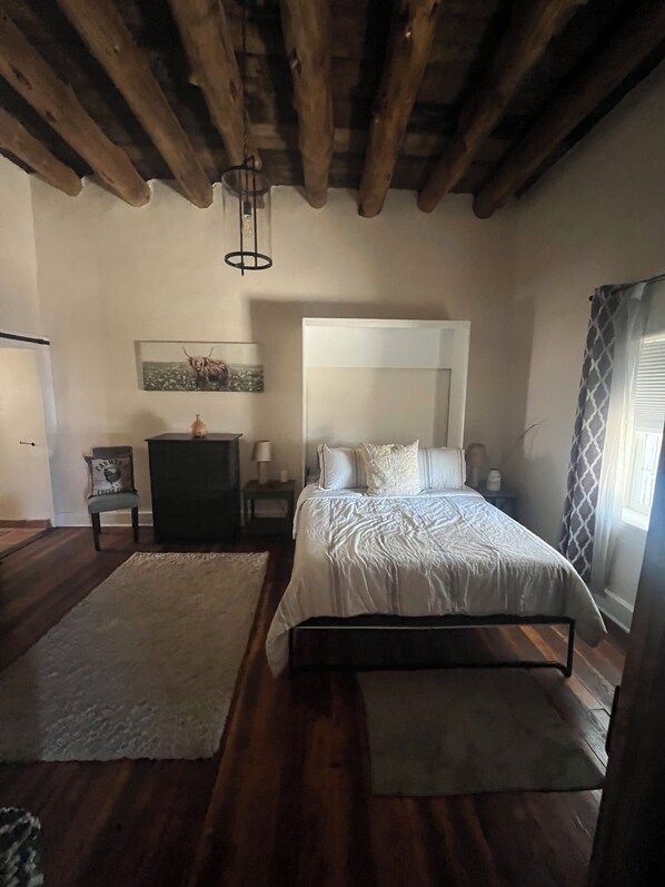 1 bedroom, iron/ironing board, internet, bed sheets