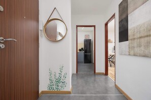 Interior - Międzynarodowa 58/60 | Warszawa | Cosy Apartment for 6 people | 2 bedrooms | Smart TV | Balcony | WiFi (Warszawa)