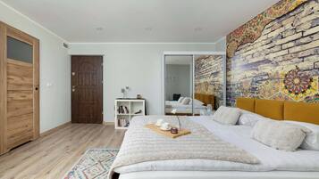 Iron/ironing board, travel cot, WiFi, bed sheets