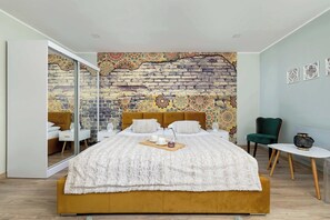 Iron/ironing board, travel cot, WiFi, bed sheets
