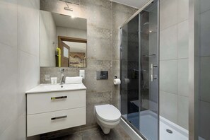 Dusche, Haartrockner, Handtücher