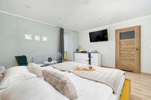 Iron/ironing board, travel cot, WiFi, bed sheets