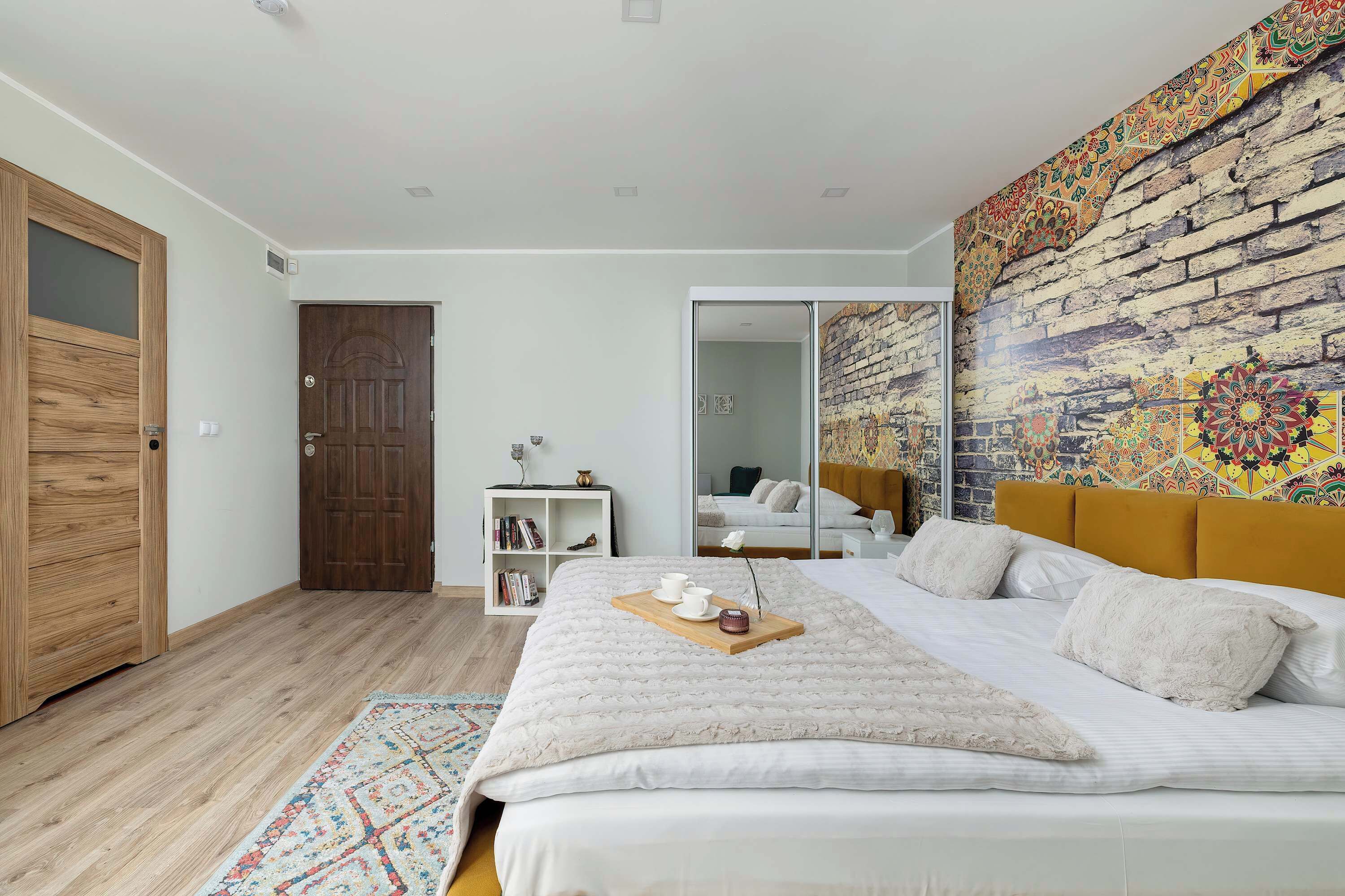 Fer et planche à repasser, lit de bébé portatif, Wi-Fi, literie fournie