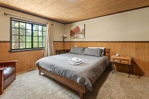 3 bedrooms, iron/ironing board, bed sheets
