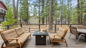 A deck with a fire pit, two sofas, and a table. - Pine View Escape w/ Hot Tub (Big Bear)