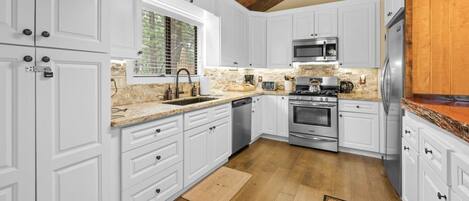 Refrigerador, microondas, horno, placa de cocina