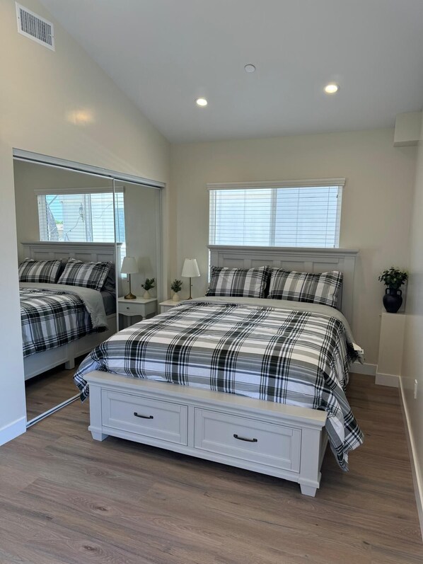 2 bedrooms, iron/ironing board, travel cot, free WiFi