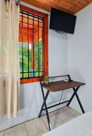 2 bedrooms, desk, free WiFi, bed sheets - Private River - Nature Cabin Near La Fortuna (La Fortuna,)