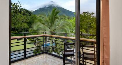 Luxury Volcano View! Private Pool & BBQ!