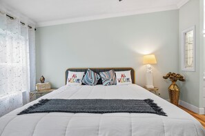 4 bedrooms, iron/ironing board, internet, bed sheets