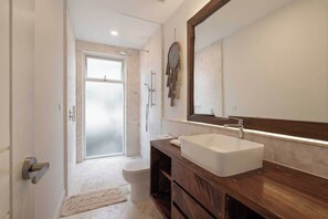 Douche, sèche-cheveux