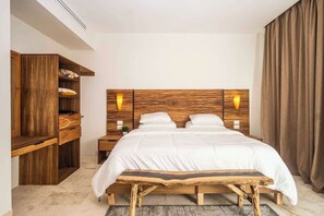 2 bedrooms, iron/ironing board, travel cot, WiFi - Tulum Family Oasis: Rooftop Pool & Jungle Views (Tulum)