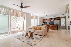 Télévision, livres, espaces bureaux