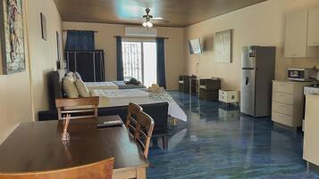 1 habitación, wifi y ropa de cama